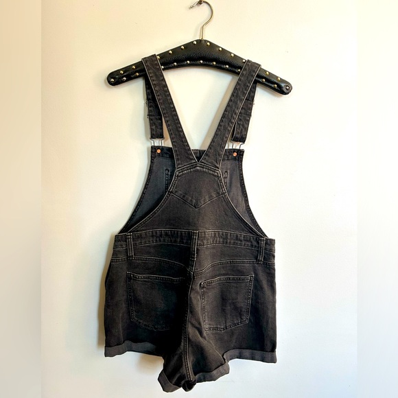 Old Navy black wash overall shorts! ✌️ - Picture 3 of 3